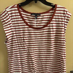 WHBM SLEEVLESS CREW NECK TEE